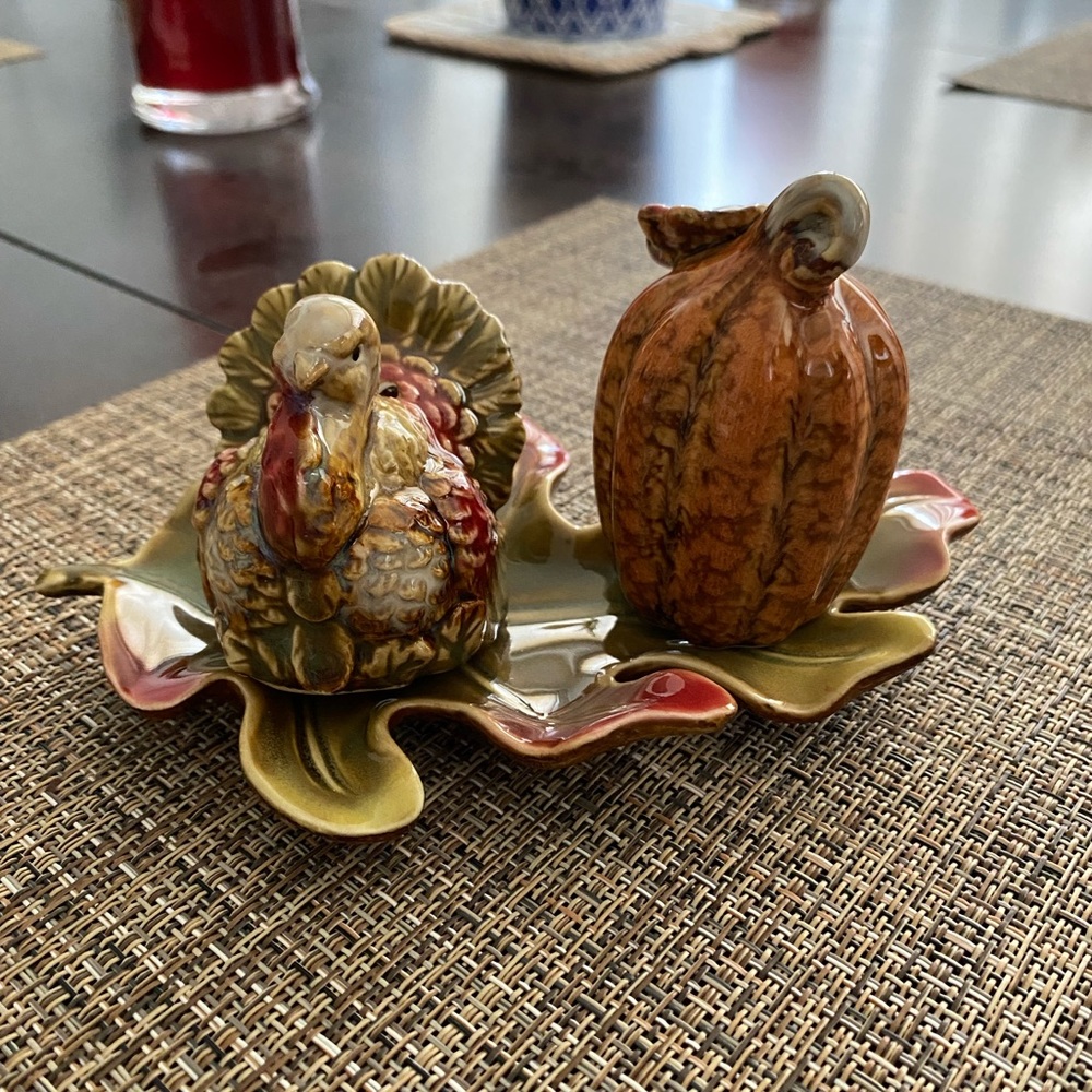 Harvest salt & pepper set
